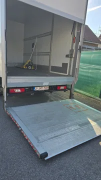 Taşıyıcı Kamyon ford transit truck with tail lift içinde Dilbeek Belçika